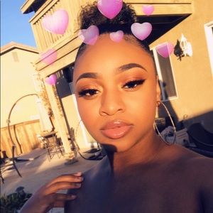 Meet your Posher, Cierra